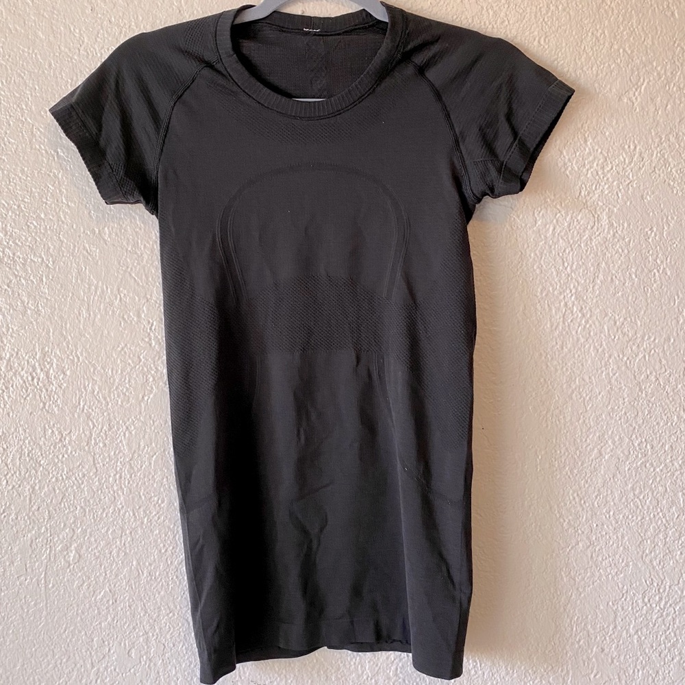 Lululemon swiftly tech short sleeve size 4